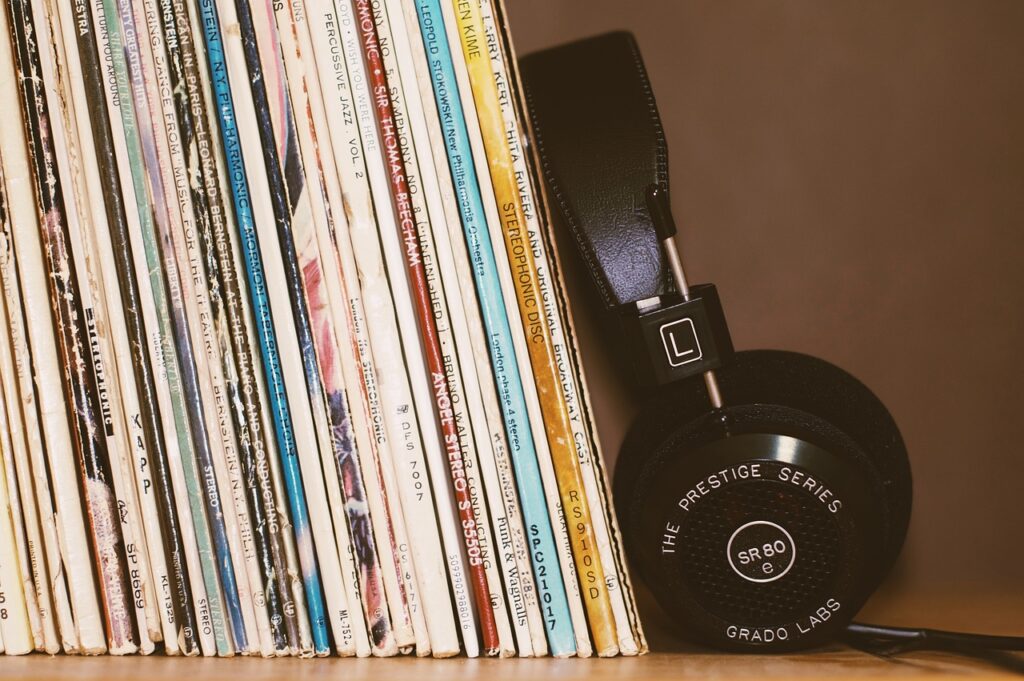 Headphones 2588235 1280
